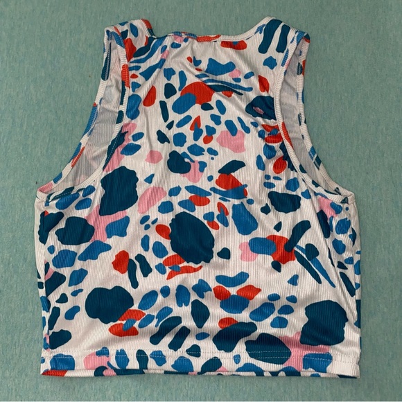 Abstract Crop-Top - Picture 3 of 4